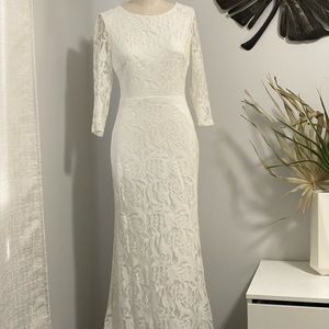 Lulus Vintage Style Lace  Open Back Wedding Dress Medium